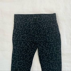 Loft Pants Black Leopard Print XS
